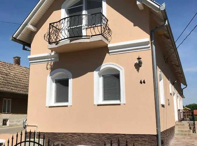Deluxe Apartments